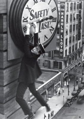 Μωρέ, κουράγιο! / Safety Last! (1923)